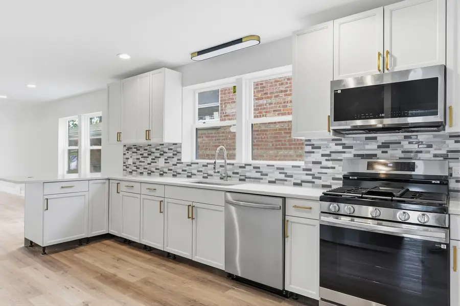 8820 S Ridgeland Avenue, Chicago, IL 60617 - #2