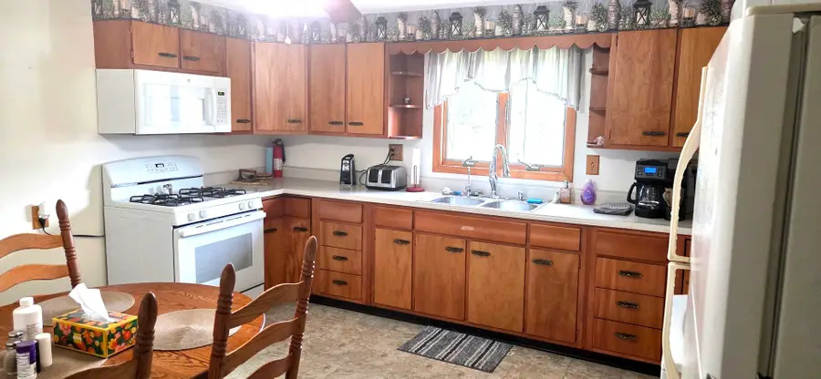 319 Cedar Street, Hoopeston, IL 60942 - #2