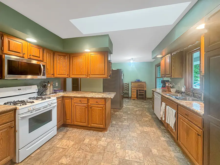 705 Chelsea Court, Freeport, IL 61032 - #2
