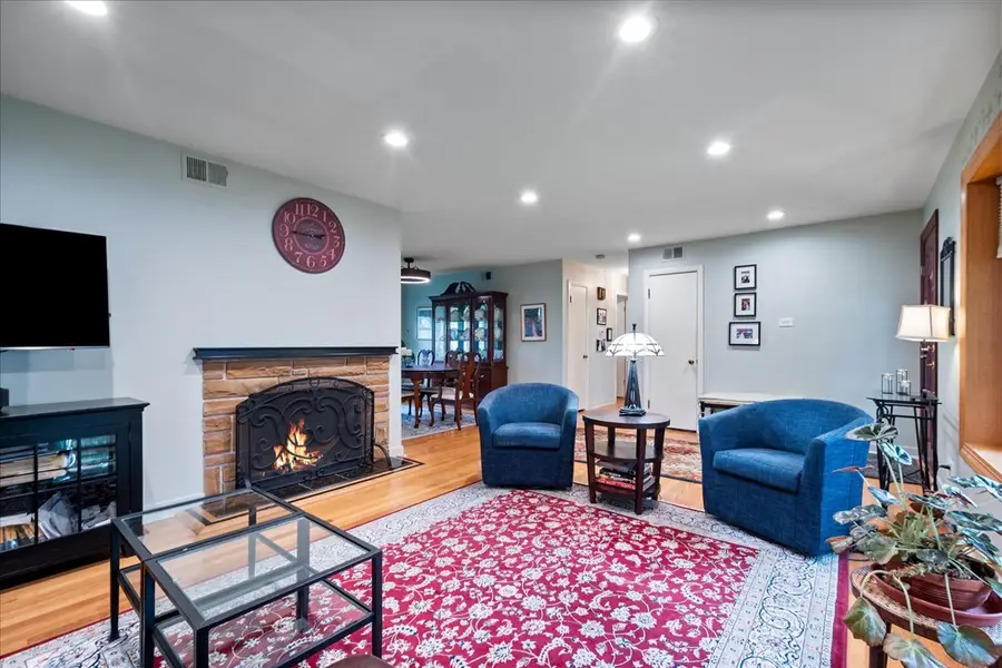 3805 W Jarlath Street, Lincolnwood, IL 60712 - #3