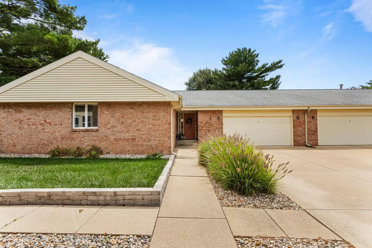 4 Fields E, Champaign, IL 61822 - #1