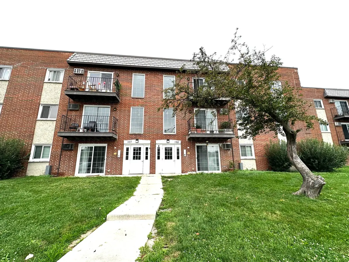 105 W Elk Trail #105, Carol Stream, IL 60188 - #1
