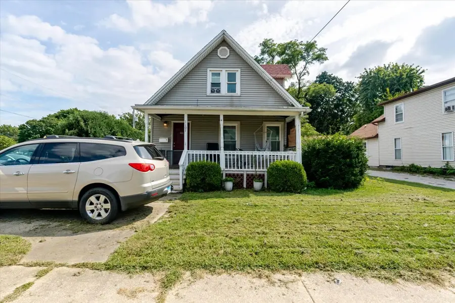 1107 E Washington Street, Bloomington, IL 61701 - #2
