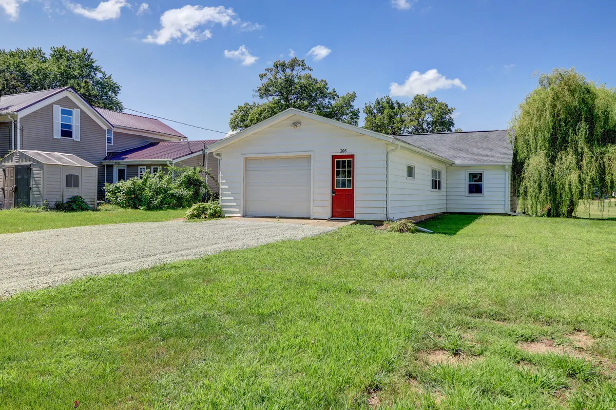 306 8th Avenue S, Albany, IL 61230 - #1