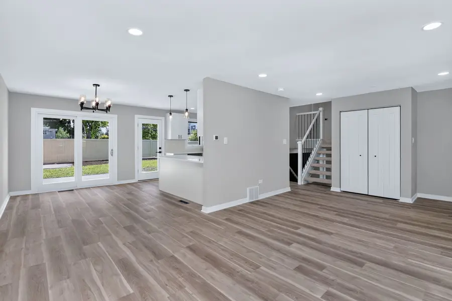 216 W Kimbell Avenue, Elmhurst, IL 60126 - #3