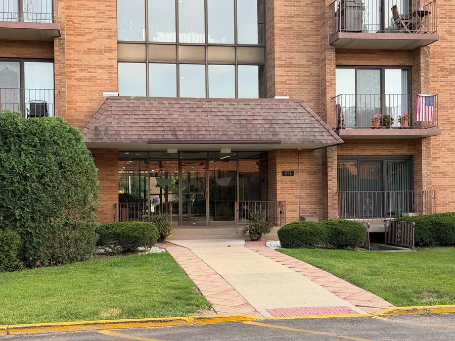 1717 W Crystal Lane #712, Mount Prospect, IL 60056 - #2
