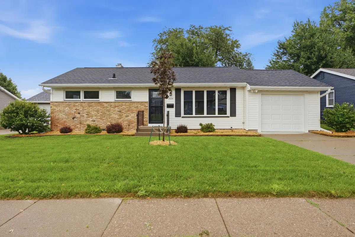 3024 Grove Street, Davenport, IA 52804 - #1