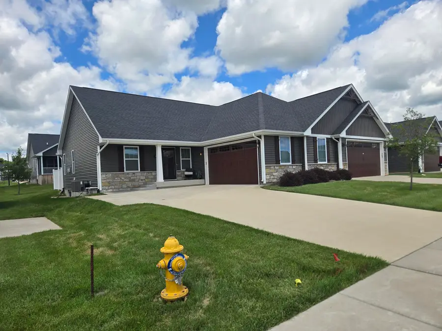 3016 Charissas Place, Bettendorf, IA 52722 - #2