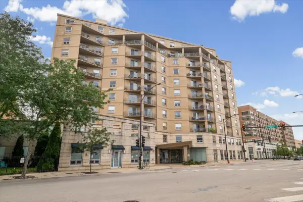 4350 N Broadway Street #1001, Chicago, IL 60613
