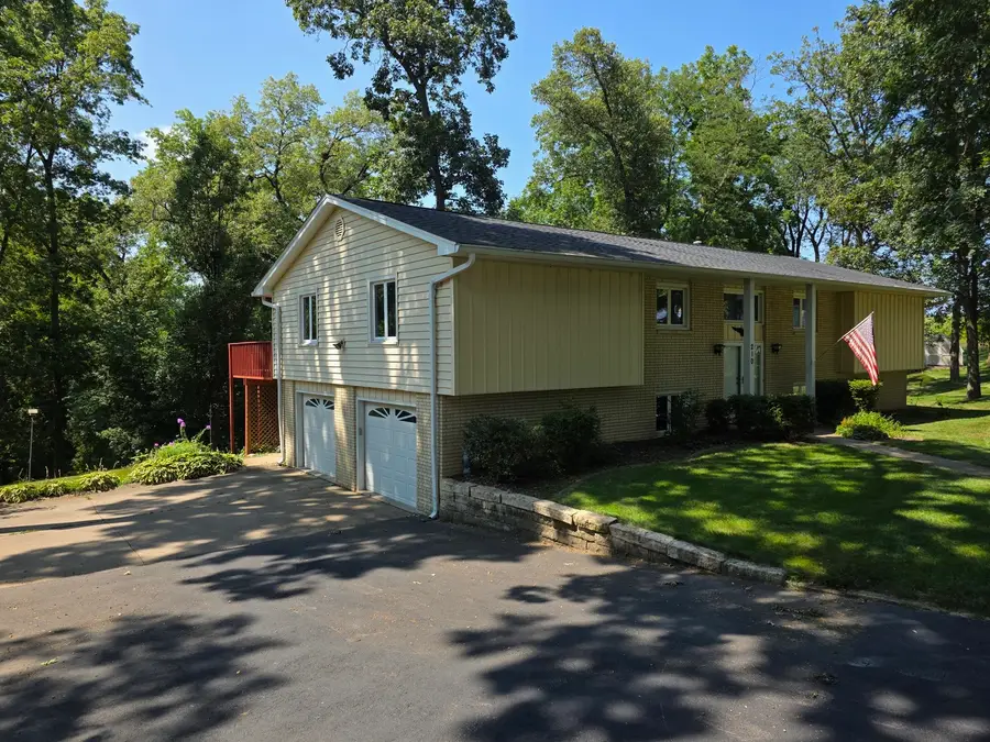 210 N Park Avenue, Geneseo, IL 61254 - #2