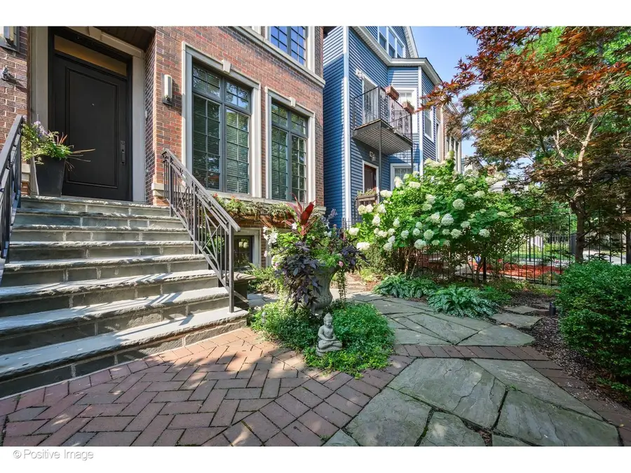 1844 W Barry Avenue, Chicago, IL 60657 - #2