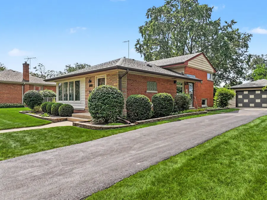 112 N Reuter Drive, Arlington Heights, IL 60005 - #2