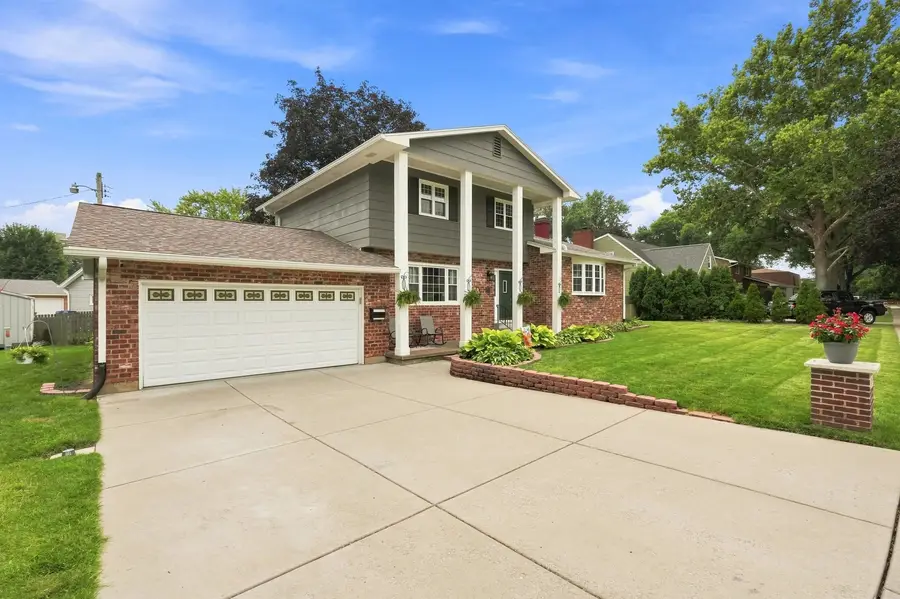 2305 E 32nd Street, Davenport, IA 52807 - #3