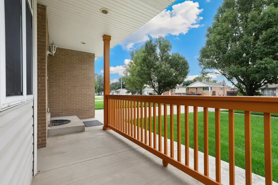 8542 Latrobe Avenue, Burbank, IL 60459 - #2