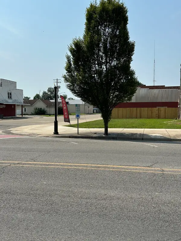 115 East Main Street, Duquoin, IL 62832