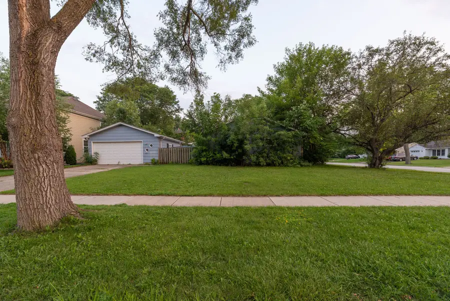 1545 N Kaspar Avenue, Arlington Heights, IL 60004 - #2