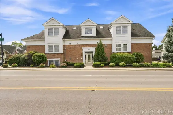 111 S 5th Avenue #E, St. Charles, IL 60174