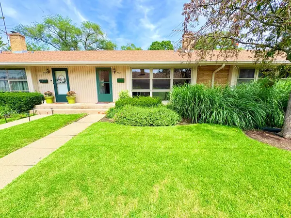 922 N Milwaukee Avenue #C, Libertyville, IL 60048