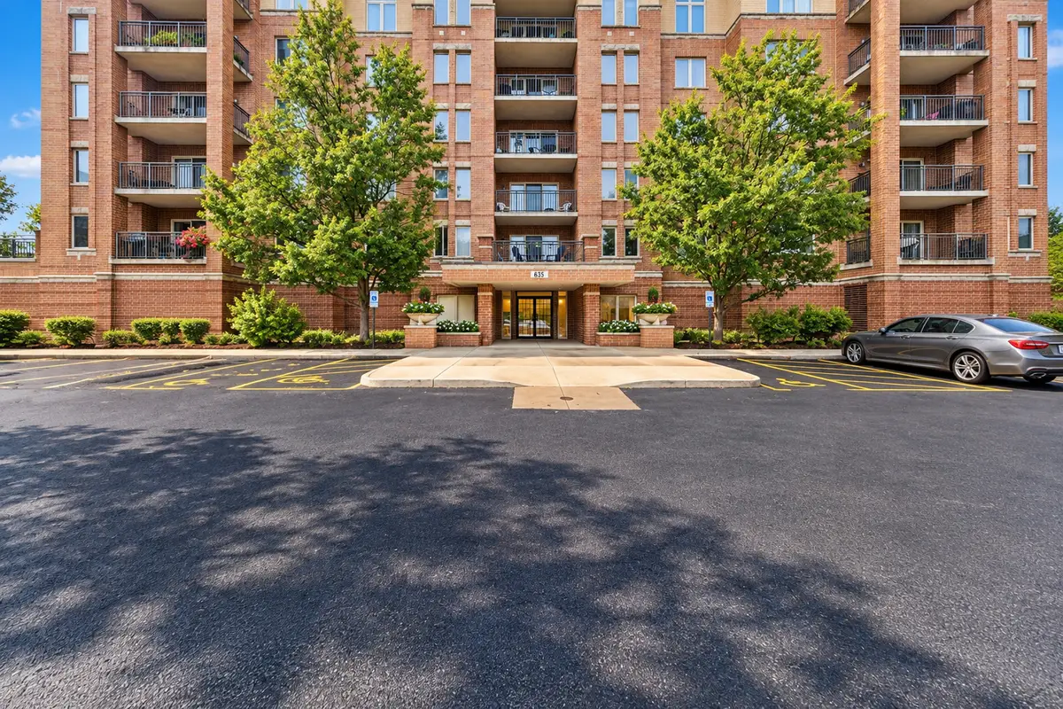 635 Perrie Drive #605, Elk Grove Village, IL 60007 - #1