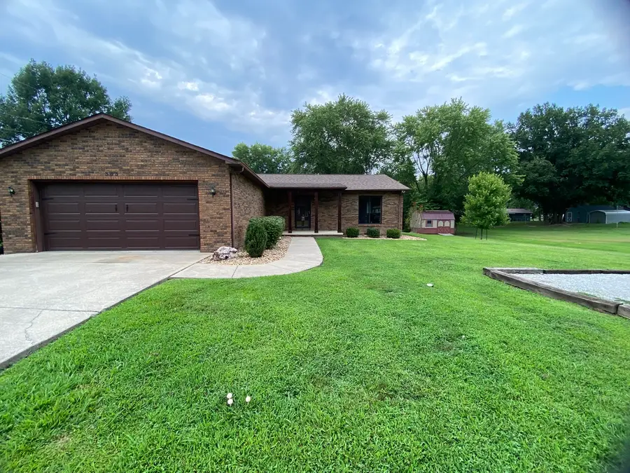 303 W Blake Street, Benton, IL 62812 - #3