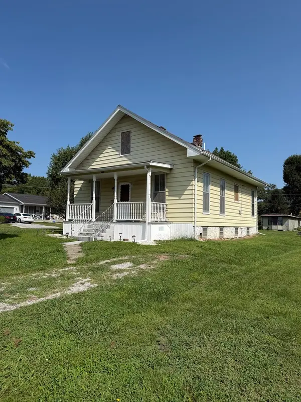 402 E Keyes Street, Duquoin, IL 62832