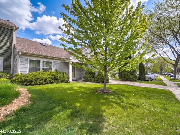 74 Bedford Road, Mundelein, IL 60060