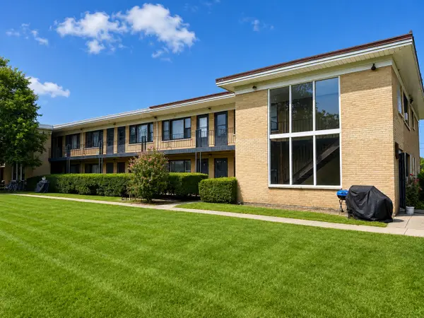 44 King Arthur Court #12, Northlake, IL 60164