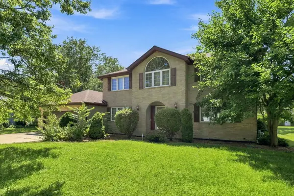 10 S Hampton Court, Crete, IL 60417
