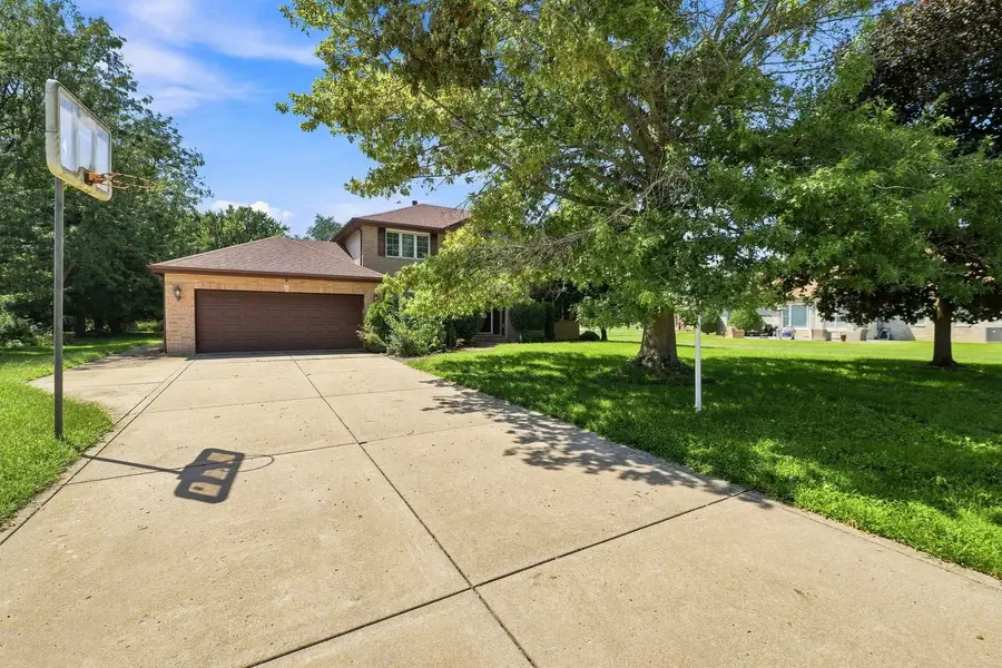 10 S Hampton Court, Crete, IL 60417 - #2