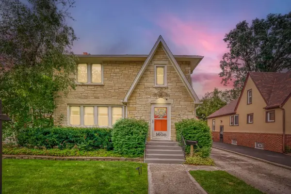 1608 Henry Place, Waukegan, IL 60085