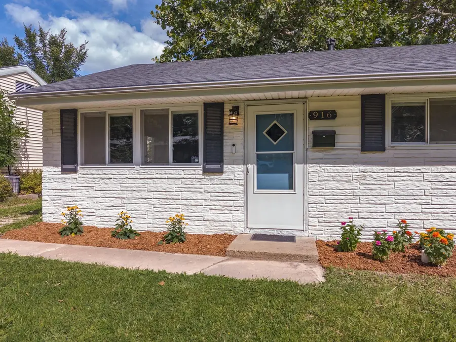 916 N Fell Avenue, Normal, IL 61761 - #2
