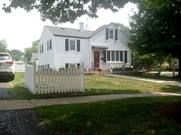 943 S Charlotte Street, Lombard, IL 60148