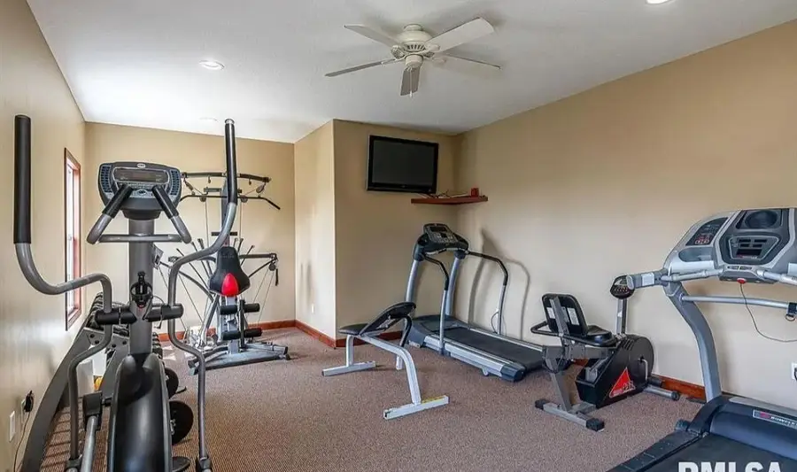 4109 Creek Hill Drive #9, Bettendorf, IA 52722 - #3