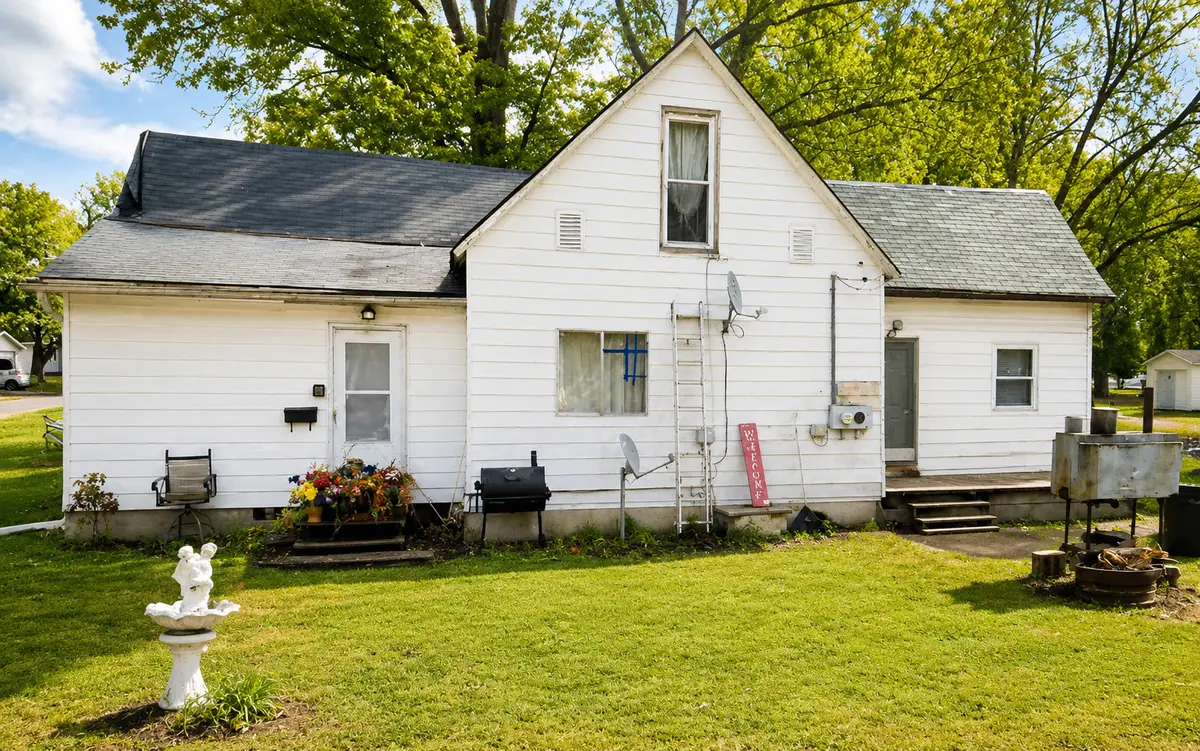901 Howard Street, Centralia, IL 62801 - #1