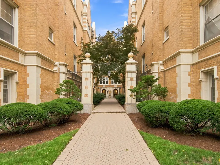 1429 W Birchwood Avenue #3W, Chicago, IL 60626 - #2