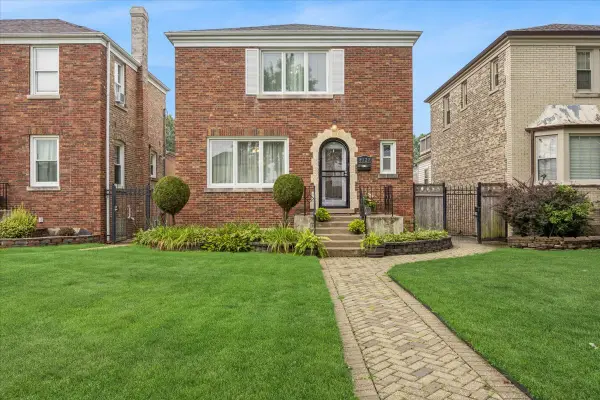 8121 S Fairfield Avenue, Chicago, IL 60652
