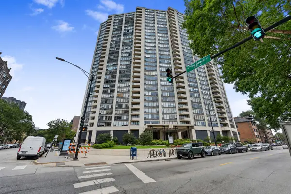 3930 N Pine Grove Avenue #1810, Chicago, IL 60613