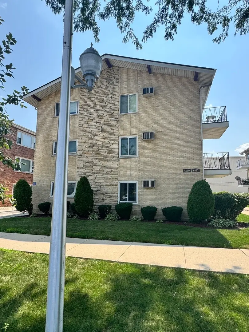 6023 W 64th Place #9, Chicago, IL 60638 - #1
