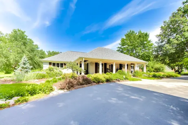 38W064 Tanglewood Drive, Batavia, IL 60510