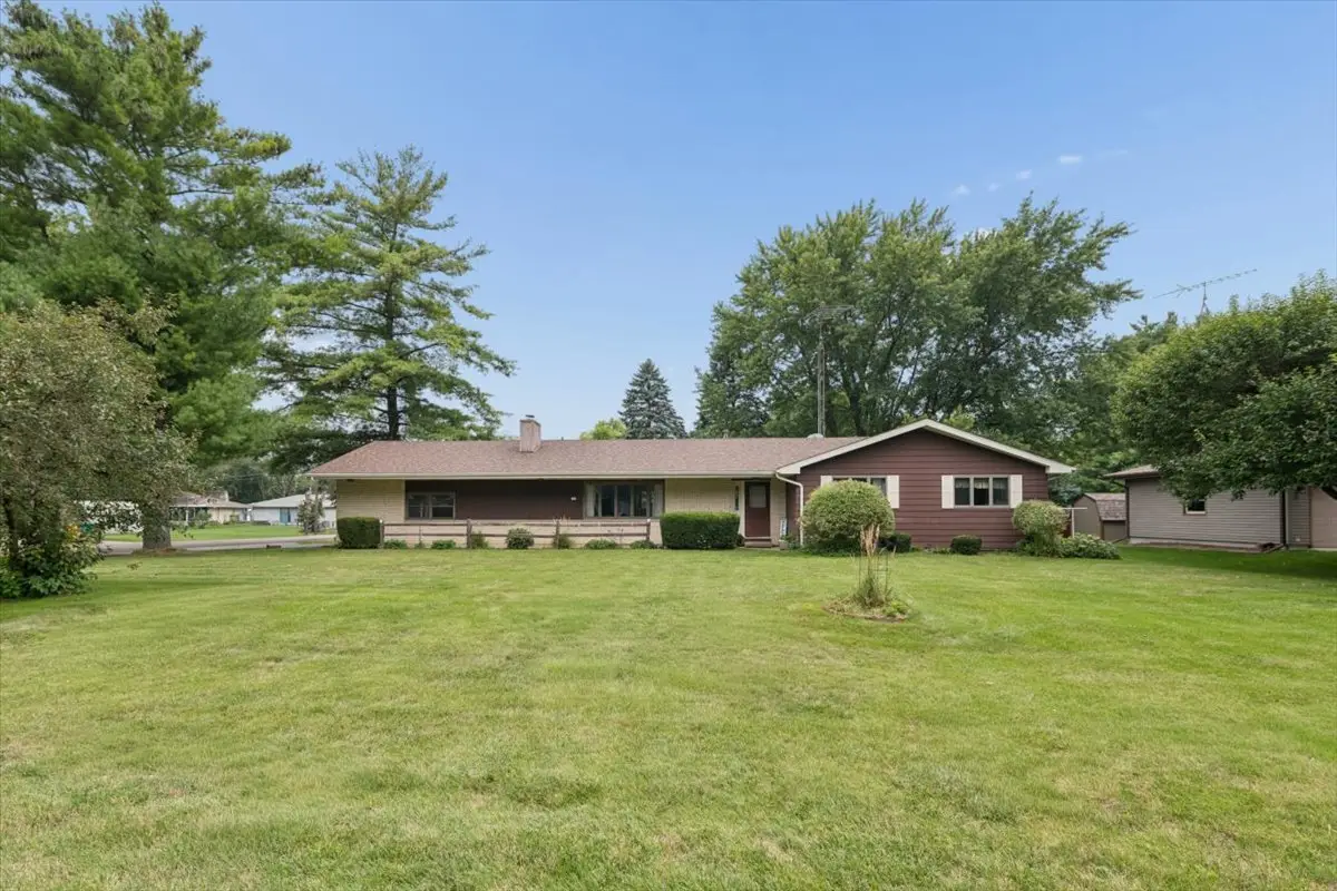 209 Alfred Drive, Sycamore, IL 60178 - #1