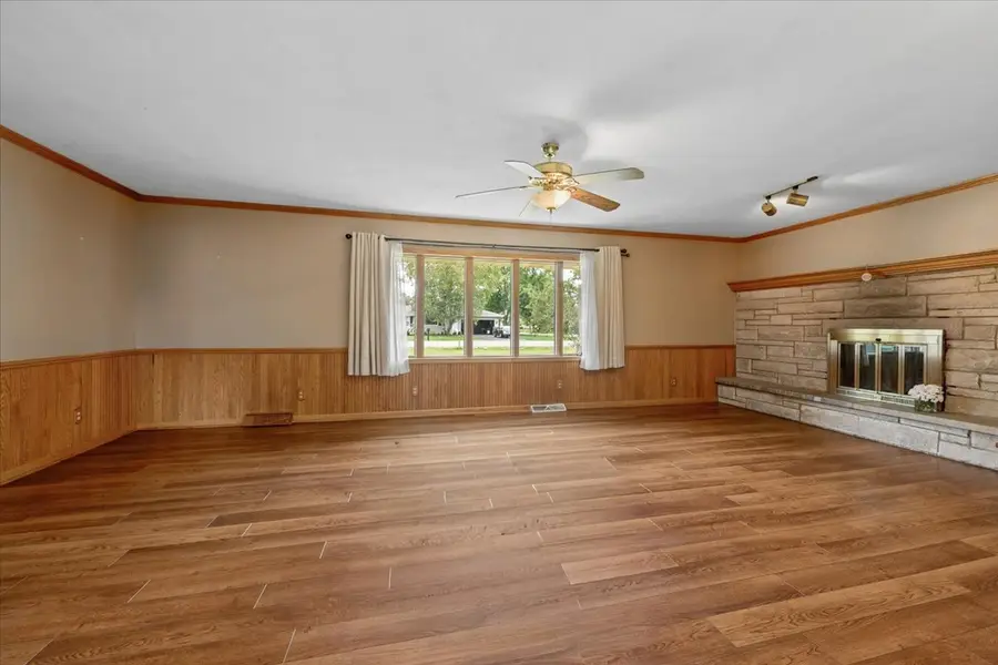 209 Alfred Drive, Sycamore, IL 60178 - #2