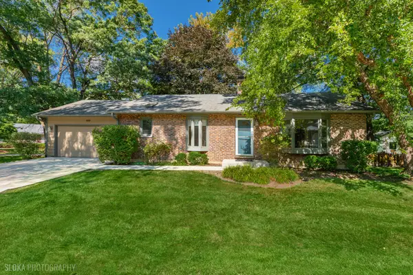 668 S Circle Avenue, Port Barrington, IL 60010