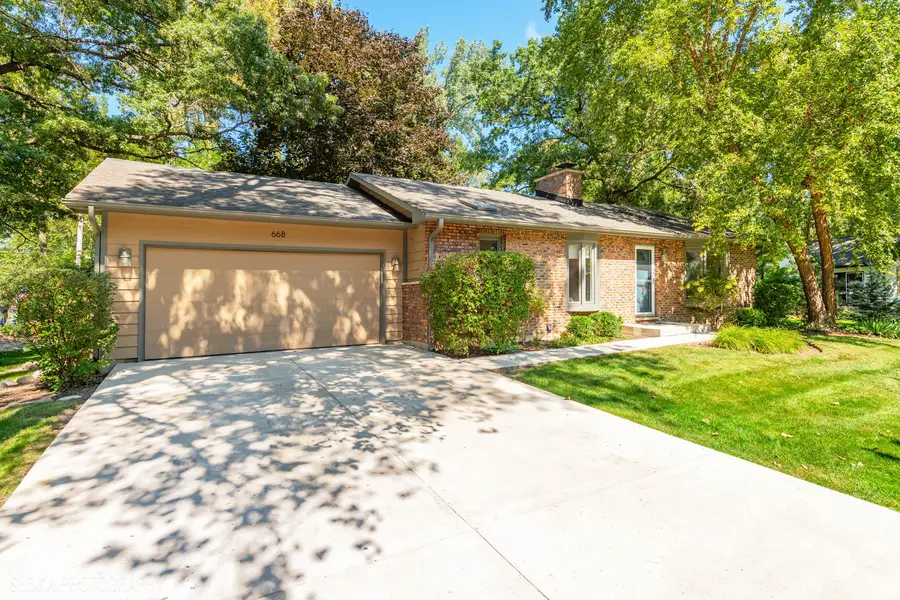 668 S Circle Avenue, Port Barrington, IL 60010 - #2