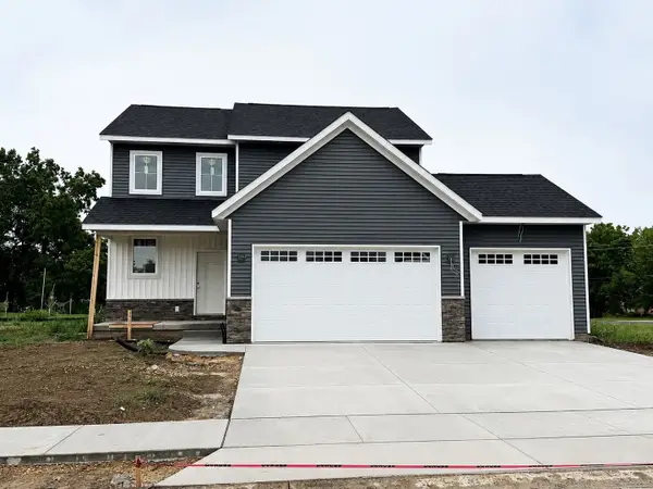 4711 Willow Circle, Davenport, IA 52806