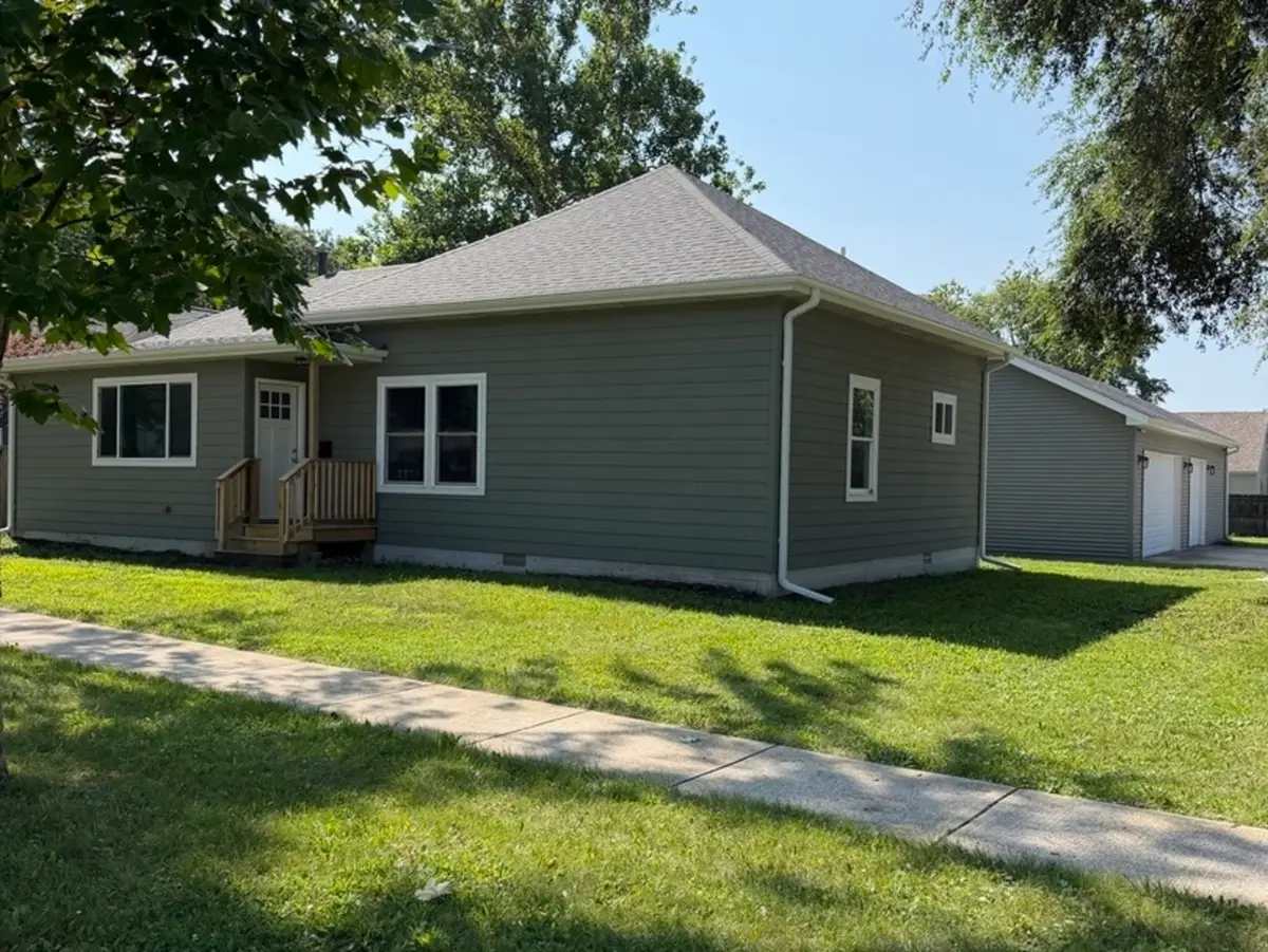 402 E 2nd Street, Gilman, IL 60938 - #1