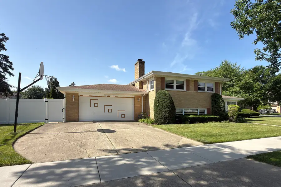 801 S See Gwun Avenue, Mount Prospect, IL 60056 - #3
