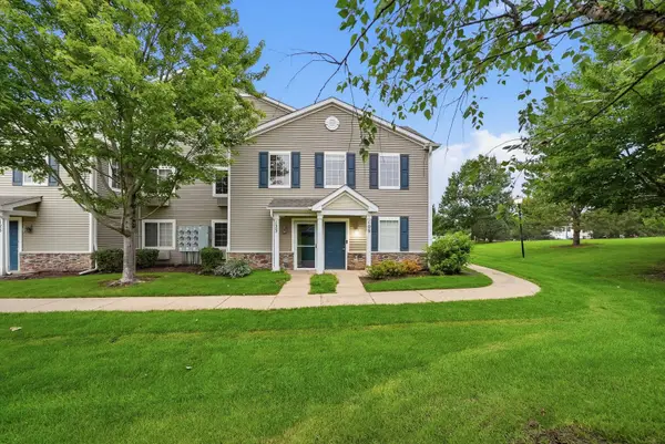 125 Silverstone Drive #125, Carpentersville, IL 60110