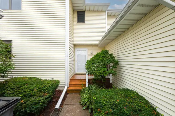 3169 Willowwood Court, Bettendorf, IA 52722
