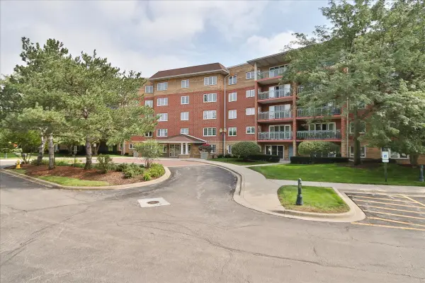 740 Creekside Drive #501, Mount Prospect, IL 60056