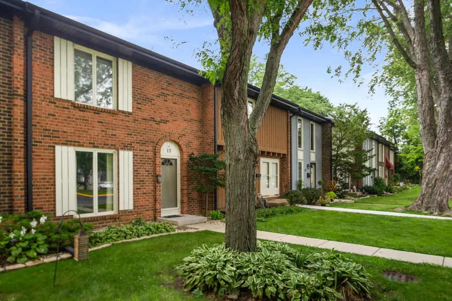 13 Dumbarton Oaks Place, Elgin, IL 60123 - #3